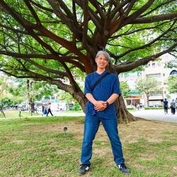 何銳鴻 講師